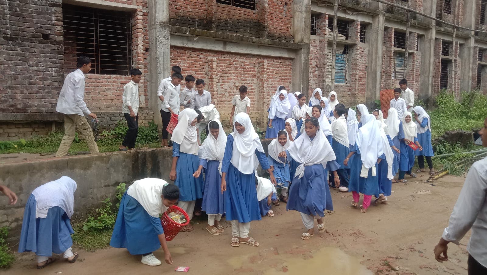 ডেঙ্গু প্রতিরোধে সরই উচ্চ বিদ্যালয়ে দিনব্যাপী বিশেষ পরিষ্কার-পরিচ্ছন্নতা অভিযান ও সচেতনতা কর্মসূচি ২০২৬